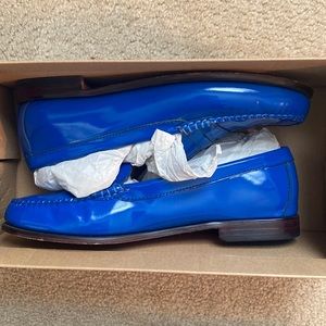 MOVING SALE. BASS BLUE LOAFER.